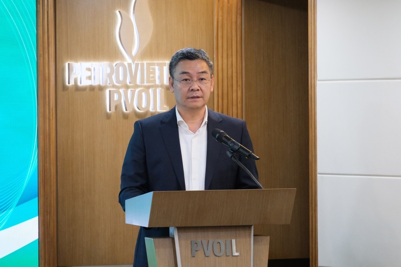 Ông Lê Mạnh Cường, Phó Tổng Giám đốc Petrovietnam đánh giá cao vai trò của PVOIL, không chỉ là đơn vị hạ nguồn, phân phối sản phẩm, mà còn góp phần rất quan trọng trong nâng cao giá trị khâu thượng nguồn (E&P) (Ảnh Petrovietnam)