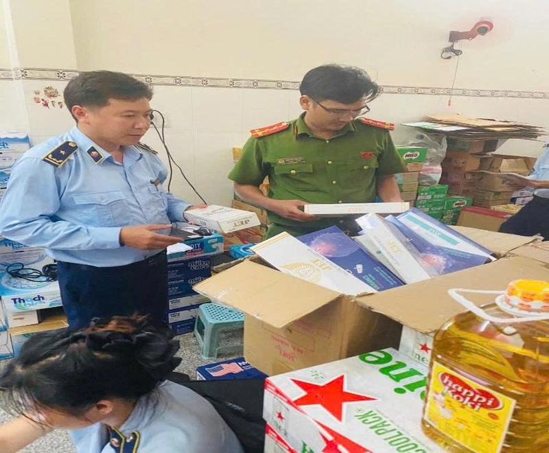 Trong giai đoạn cuối năm, tỉnh Quảng Ngãi kiên quyết xử lý mạnh tay với những sai phạm trong việc buôn lậu, gian thương. Ảnh: QLTT Quảng Ngãi.