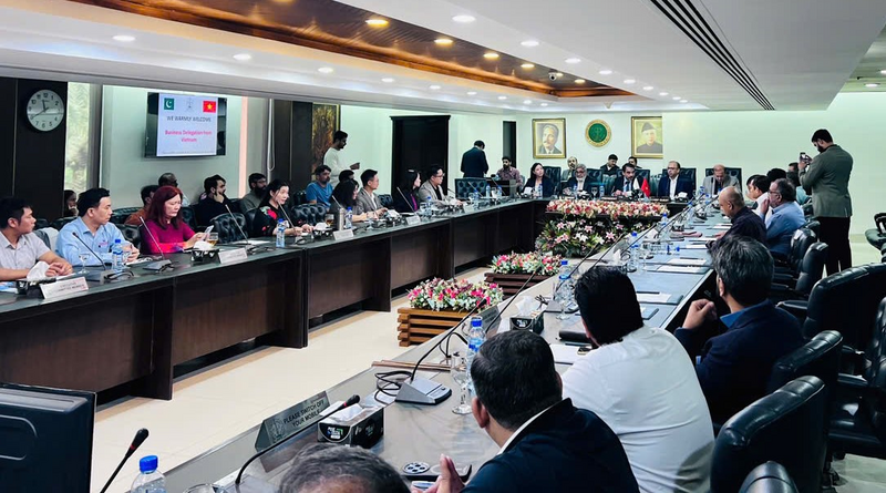 Trong khuôn khổ diễn đàn, hai bên đã trao đổi về tiềm năng hợp tác thương mại song phương, chia sẻ thông tin về chính sách thương mại, cơ hội đầu tư.