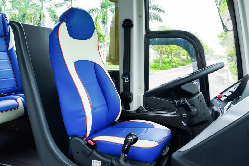 Ghế tài xế trang bị nhiều tính năng hữu ích