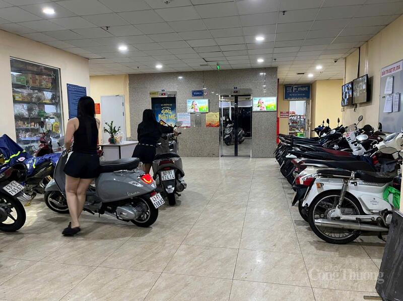 Ngoài ra, Ban quản lý chung cư này cũng khuyến cáo người dân không để xe dưới tầng hầm hay khu vực trũng thấp dù trong thời gian ngắn; đóng chặt cửa sổ, cửa ban công, che các vị trí có nguy cơ hắt mưa; theo dõi liên tục tình hình qua nhóm Zalo chung cư để được hướng dẫn kịp thời….