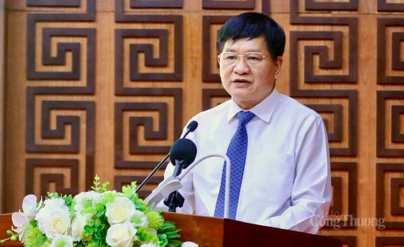 Chủ tịch UBND tỉnh Điện Biên Lê Thành Đô phát biểu tại hội nghị.