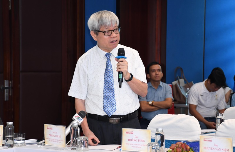 PGS. TS Phùng Chí Sỹ - Phó Chủ tịch Hội bảo vệ thiên nhiên và Môi trường Việt Nam phát biểu tại hội thảo. Ảnh: Minh Khuê.