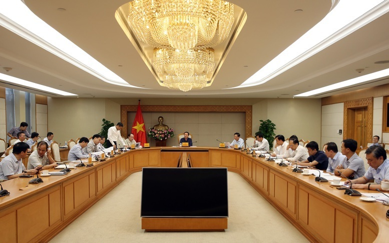 Phó Thủ tướng Trần Hồng Hà chủ trì cuộc họp nghe báo cáo về ban hành quy chuẩn, tiêu chuẩn và các nội dung liên quan đến dự án đường sắt tốc độ cao trên trục Bắc - Nam. Ảnh: VGP/Minh Khôi.