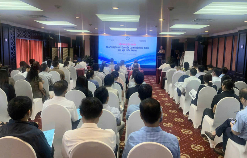 Nhiều lãnh đạo Sở Công Thương, Hội bảo vệ người tiêu dùng, các doanh nghiệp... khu vực miền Trung tham gia tập huấn pháp luật về bảo vệ người tiêu dùng. Ảnh: Nguyễn Tuấn
