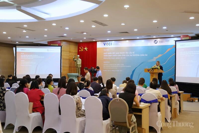 Hội thảo Xuất khẩu Việt Nam trước yêu cầu về thẩm định chuỗi cung ứng của thị trường châu Âu diễn ra vào sáng 21/10. Ảnh: Phương Thảo