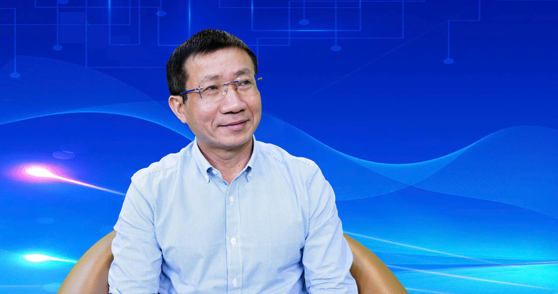 TS. Vũ Thanh Bình, Phó Cục trưởng Cục Khoa học, Công nghệ và Thông tin (Bộ Giáo dục và Đào tạo) chia sẻ tại tọa đàm. Ảnh: Quốc Chuyển