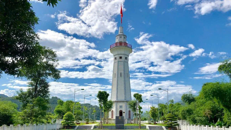 Cột cờ Lũng Pô - Lào Cai. Ảnh: Báo Lào Cai.
