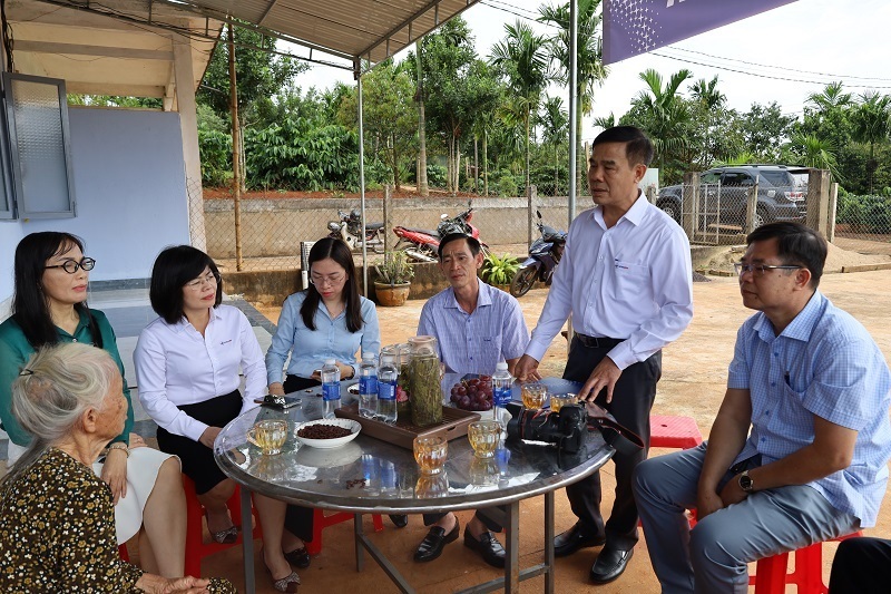 Ông Hà Văn Chương, Phó Giám đốc PC Đắk Lắk phát biểu tại buổi lễ