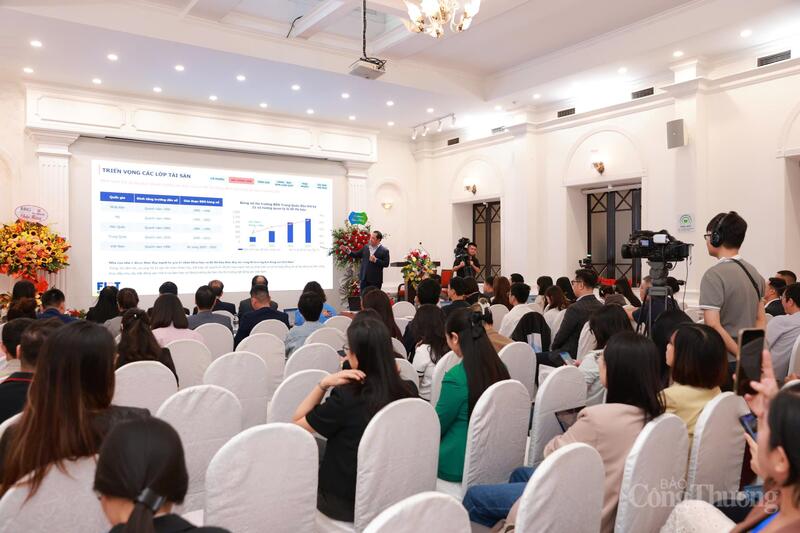Diễn đàn kinh doanh 2026 do trang tin Nhịp sống kinh doanh - BizLIVE tổ chức vào sáng 22/10. Ảnh: NH