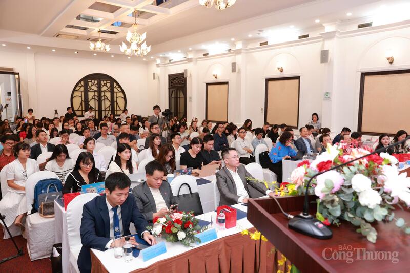 Sự kiện thu hút sự quan tâm của các chuyên gia kinh tế, nhà đầu tư. Ảnh: NH