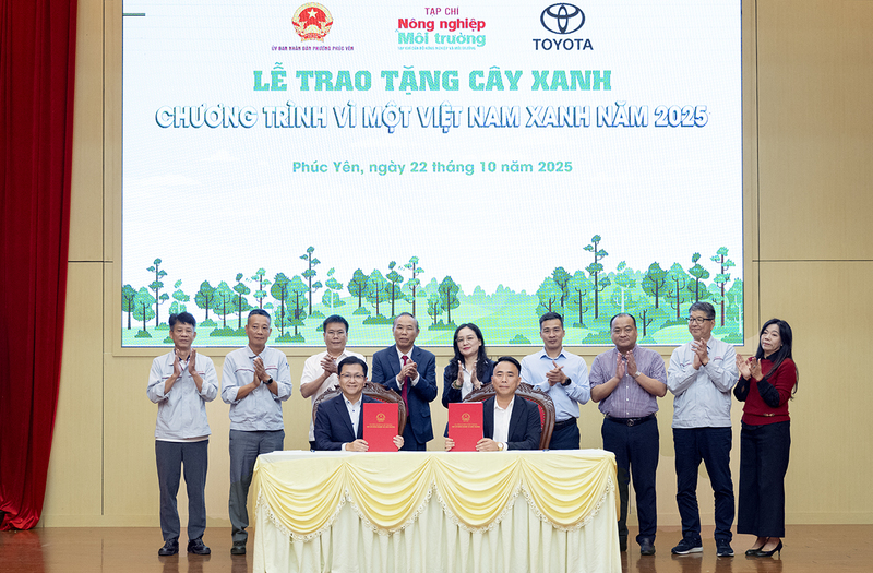 Tạp chí Nông nghiệp và Môi trường và Công ty Ô tô Toyota Việt Nam đã ký kết Thỏa thuận hợp tác. Ảnh: Minh Thành.