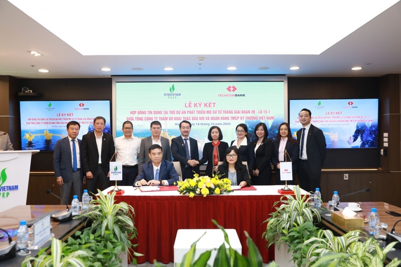 PVEP và Techcombank ký kết hợp đồng tín dụng cho dự án Phát triển mỏ Sư Tử Trắng giai đoạn 2B (Ảnh Petrovietnam)
