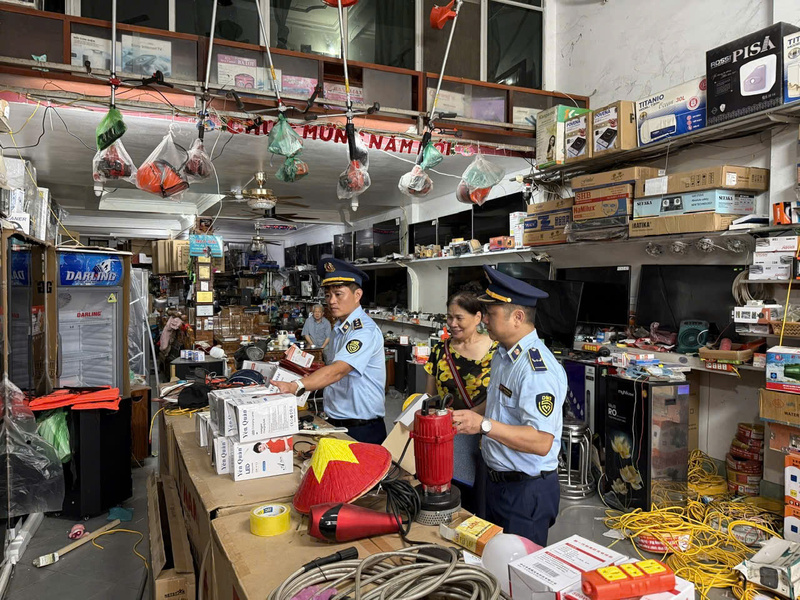 Hoàn thiện thể chế, nâng cao năng lực thực thi, hỗ trợ người tiêu dùng.