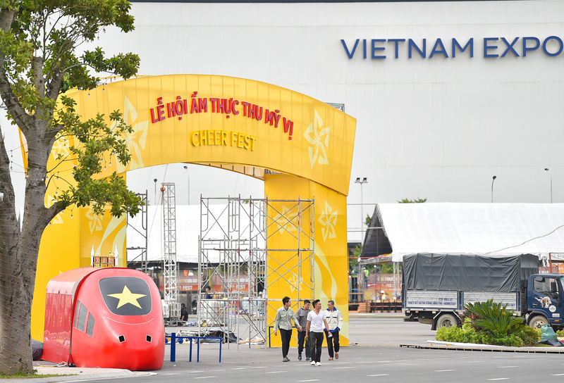 Không gian ngoài trời cũng được đẩy nhanh tiến độ thi công, hứa hẹn mang đến trải nghiệm khó quên cho khách tham quan.