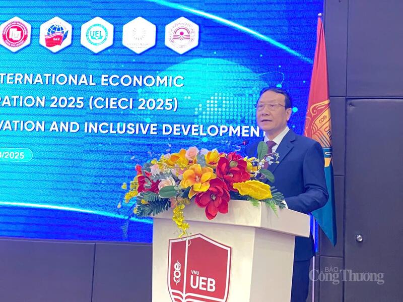 PGS.TS. Nguyễn Hồng Sơn - Phó Trưởng Ban Chính sách, chiến lược Trung ương phát biểu tại hội thảo. Ảnh: TH