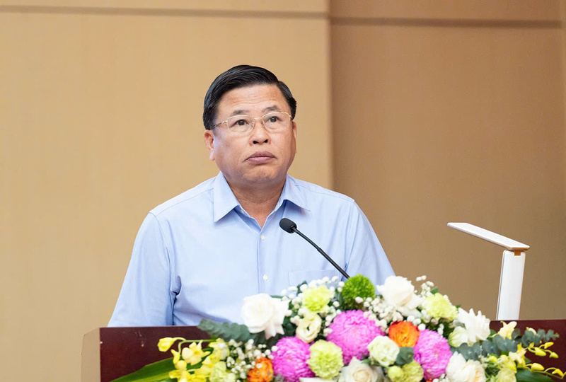 Ông Đinh Công Sứ - Phó Chủ tịch UBND tỉnh Phú Thọ chia sẻ việc trồng cây xanh góp phần làm cho quê hương Đất Tổ ngày càng xanh sạch. Ảnh: Minh Thành.