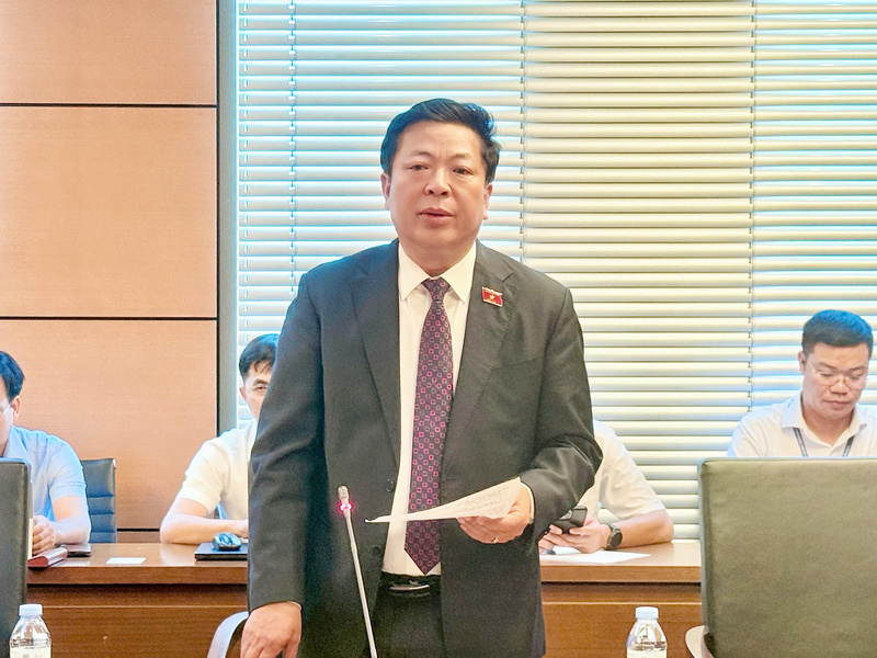 Bộ trưởng Bộ Xây dựng Trần Hồng Minh phát biểu tại phiên thảo luận ở tổ. Ảnh: Phạm Thắng