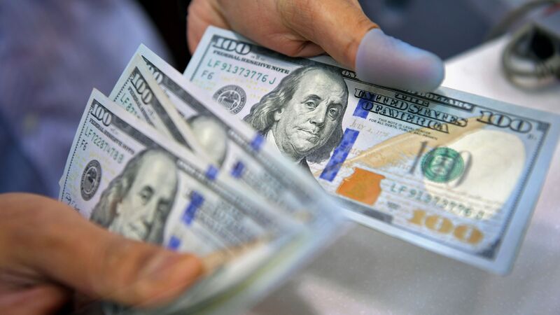 Đồng USD nhích giá khi giới đầu tư chờ đợi dữ liệu lạm phát và tín hiệu chính sách từ Fed. Ảnh: CNN.