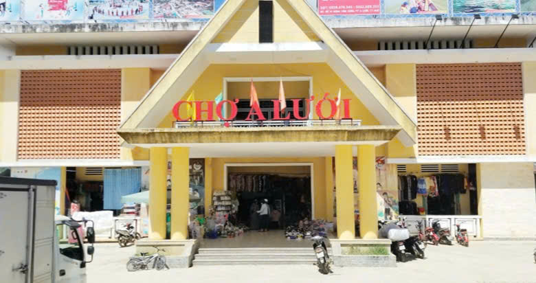 Chợ A Lưới ngày nay được xây dựng kiên cố, khang trang nằm ở trung tâm xã A Lưới 2. Ảnh: H. Nguyên