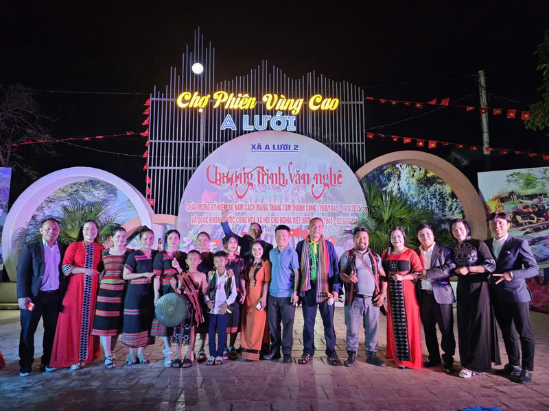 Chợ phiên vùng vùng cao thành phố Huế thu hút rất đông người dân và du khách tham gia. Tuy nhiên, do đặc thù chợ họp theo phiên, không thường xuyên nên công tác đầu tư gặp khó khăn. Ảnh: Nguyễn Tuấn