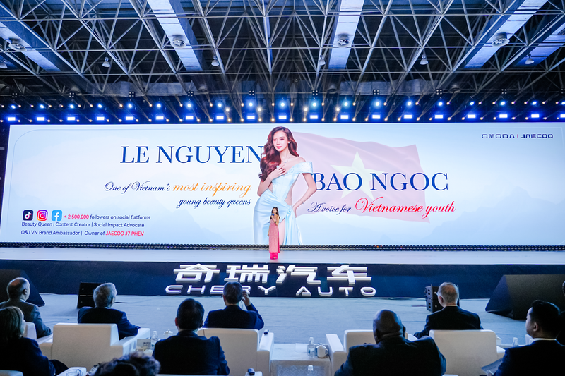 Hoa hậu Lê Nguyễn Bảo Ngọc, đại sứ thương hiệu OMODA & JAECOO Việt Nam, chia sẻ về hành trình lan tỏa tinh thần phát triển bền vững trong truyền thông thương hiệuChú thích