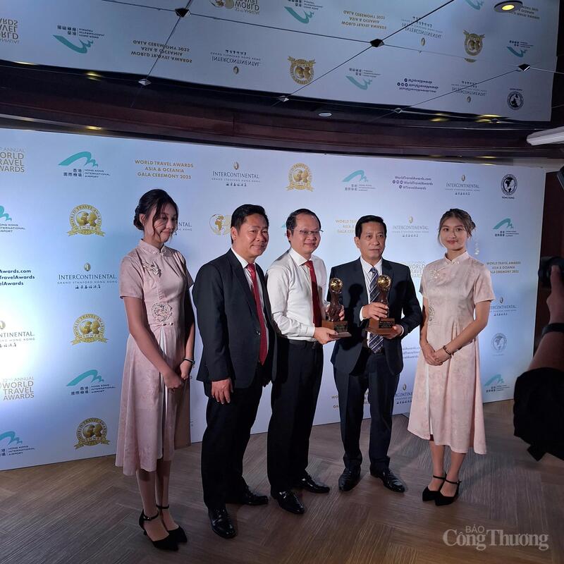 Đại diện Vườn quốc gia Phong Nha - Kẻ Bàng nhận giải thưởng tại World Travel Awards 2025