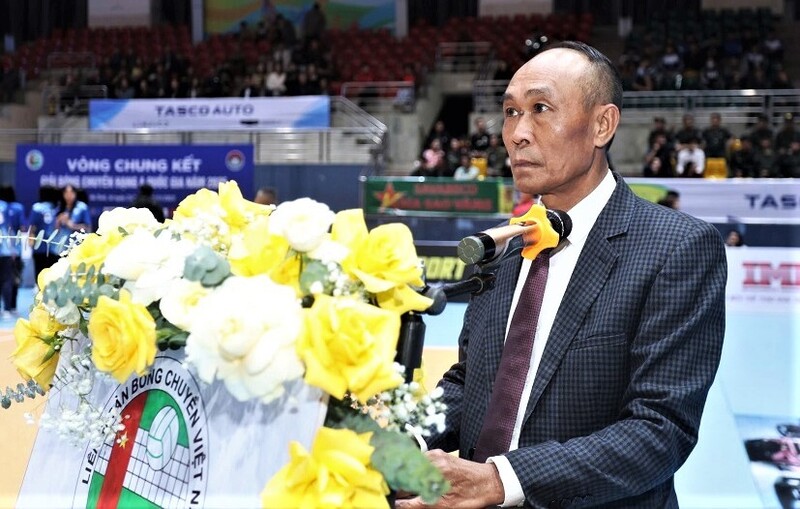 Phó Giám đốc Sở Văn hóa, Thể thao và Du lịch Hà Tĩnh Võ Hồng Sơn phát biểu tại lễ khai mạc. Ảnh: Thành Sen.