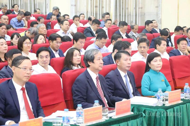 Các đại biểu tham dự hội nghị