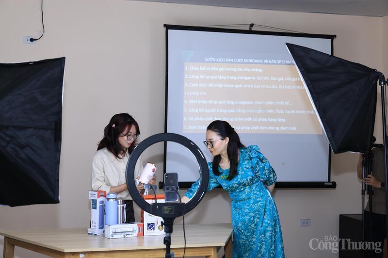 Thương mại điện tử tại Việt Nam đang bứt phá mạnh mẽ. Ảnh minh hoạ