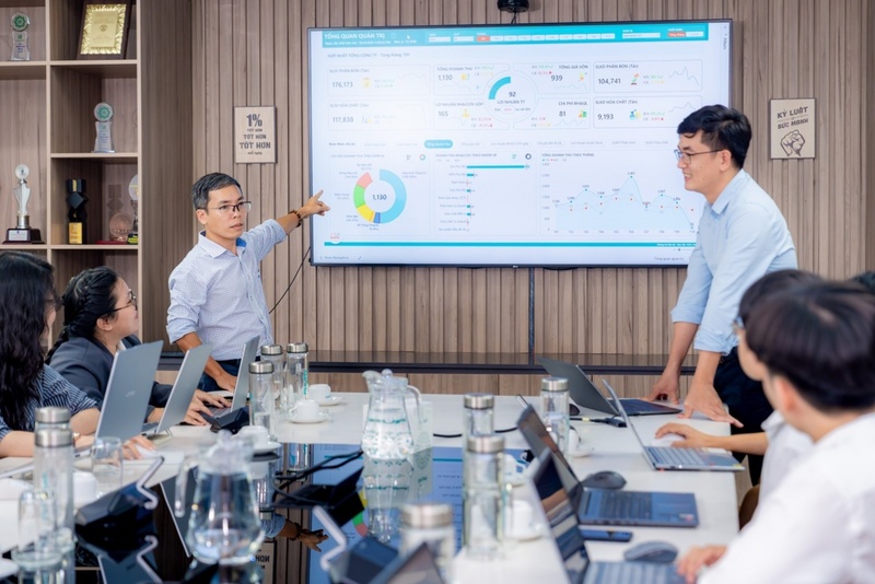 Tại PVFCCo - Phú Mỹ, Data Lakehouse được phát triển trên nền tảng Microsoft Fabric - công nghệ dữ liệu hiện đại với khả năng tích hợp linh hoạt, bảo mật cao và tương thích với hệ sinh thái Microsoft sẵn có tại doanh nghiệp (Ảnh PVFCCo - Phú Mỹ)