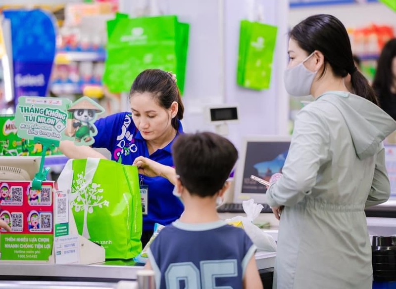 Saigon Co.op đề xuất xây dựng Bộ tiêu chí quốc gia về hàng Việt xanh, đồng thời có chính sách ưu đãi cho phát triển kinh tế xanh như miễn phí với bao bì làm từ vật liệu tái chế để khuyến khích chuyển đổi xanh...