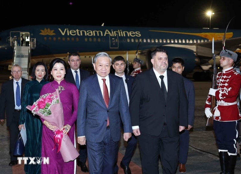 Lễ đón Tổng Bí thư Tô Lâm và Phu nhân tại sân bay quốc tế Sofia. Ảnh: Thống Nhất/TTXVN