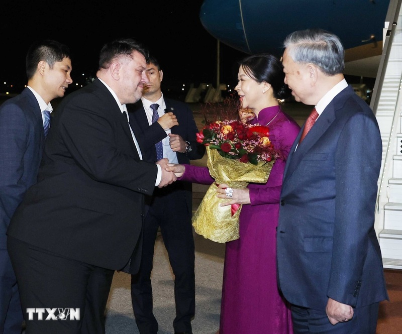 Lễ đón Tổng Bí thư Tô Lâm và Phu nhân tại sân bay quốc tế Sofia. Ảnh: Thống Nhất/TTXVN