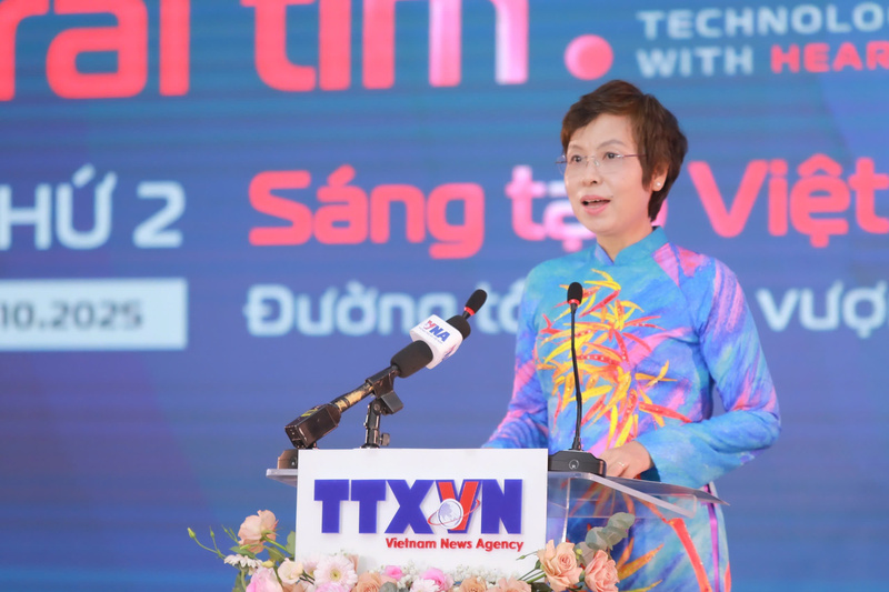 Bà Vũ Việt Trang - Tổng Giám đốc Thông tấn xã Việt Nam phát biểu tại lễ trao giải.