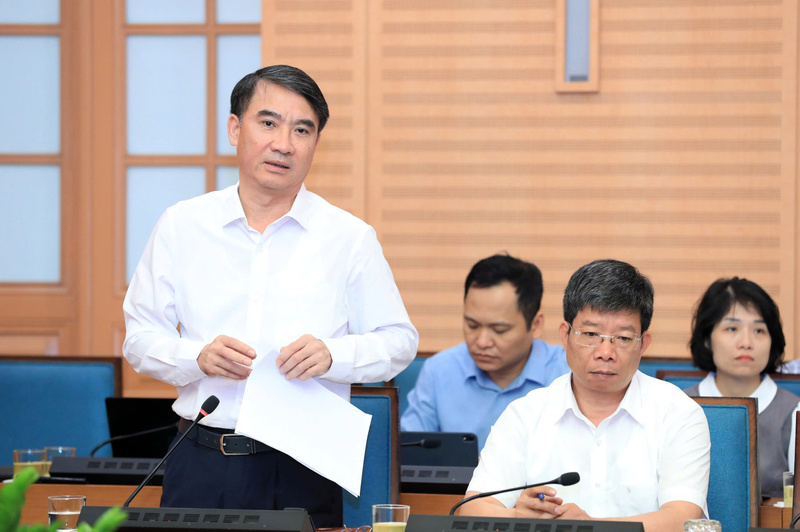 Giám đốc Sở Tài chính Nguyễn Xuân Lưu đã có nhiều giáp đáp thắc mắc tại Hội nghị. Ảnh: Cổng thông tin điện tử UBND TP. Hà Nội