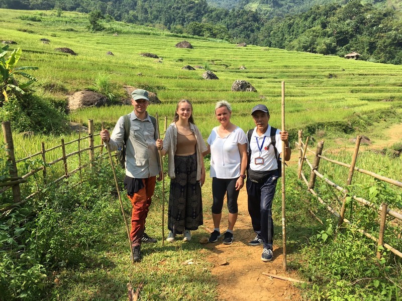 Du khách thích thú khi checkin tại Phú Lễ