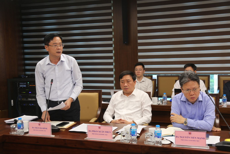 Phó Tổng giám đốc Tập đoàn Trần Hải Bình - Tổ trưởng Tổ giúp việc số 1, Ban Chỉ đạo Chuyển đổi số TKV phát biểu tại cuộc họp