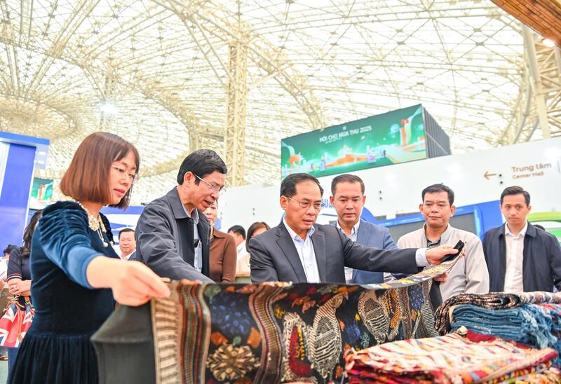 Phó Thủ tướng Bùi Thanh Sơn kiểm tra tiến độ triển khai Hội chợ Mùa Thu 2025 - 5