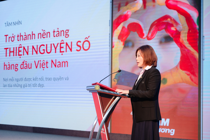 Bà Nguyễn Vân Linh - Phó Chủ tịch Ban sáng lập, Phó Chủ tịch Hội đồng Quản lý Quỹ Chạm Yêu Thương.