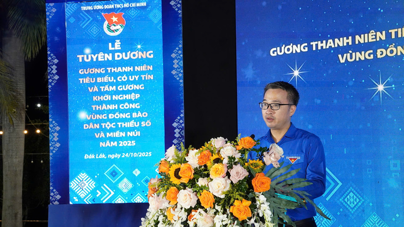 Ông Nguyễn Tường Lâm, Bí thư Trung ương Đoàn Thanh niên Cộng sản Hồ Chí Minh, Chủ tịch Hội Liên hiệp Thanh niên Việt Nam phát biểu tại buổi lễ. Ảnh: Diệp Kính