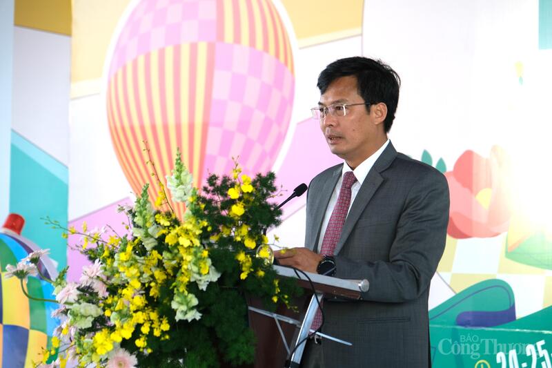 Ông Đinh Văn Tuấn, Phó Chủ tịch UBND tỉnh Lâm Đồng phát biểu tại Lễ khai mạc. Ảnh: Lê Sơn