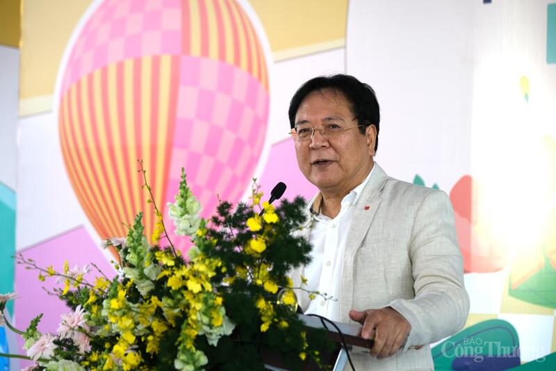 NSND Vương Duy Biên, Nguyên Thứ trưởng Bộ Văn hóa, Thể thao và Du lịch, Chủ tịch Hiệp hội Phát triển công nghiệp văn hóa Việt Nam phát biểu tại lễ khai mạc. Ảnh: Lê Sơn