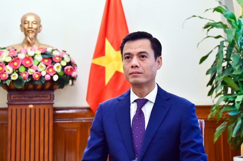 Thứ trưởng Bộ Ngoại giao Đặng Hoàng Giang trả lời báo chí về ý nghĩa chuyến công tác của Thủ tướng dự Hội nghị Cấp cao ASEAN lần thứ 47 và các hội nghị liên quan. Ảnh: Nguyễn Hồng