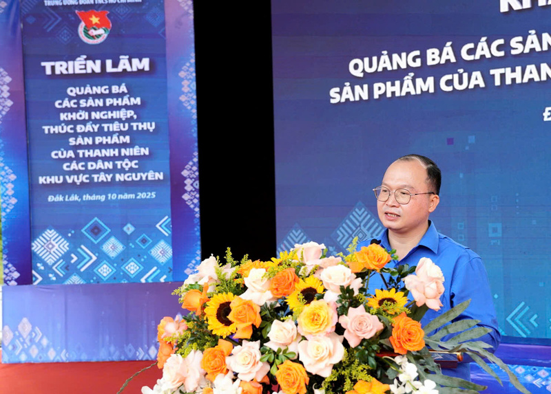 Ông Cảnh Chí Quân, Phó Trưởng Ban Công tác Thanh thiếu nhi - Trung ương Đoàn Thanh niên Cộng sản Hồ Chí Minh phát biểu tại buổi lễ. Ảnh: Diệp Kính
