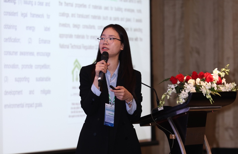 Thạc sĩ Nguyễn Thị Thùy Linh - nghiên cứu viên từ Trung tâm Thiết bị, Môi trường và An toàn lao động, Viện Vật liệu Xây dựng.