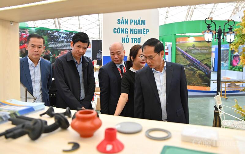 Chùm ảnh: Phó Thủ tướng Bùi Thanh Sơn kiểm tra Hội chợ Mùa Thu 2025 - 10
