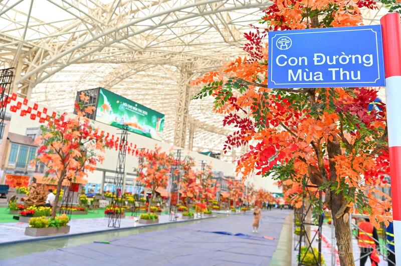 Con đường Mùa Thu - điểm check in không thể bỏ lỡ của khách tham quan khi đến với Hội chợ Mùa Thu lần thứ Nhất - 2025