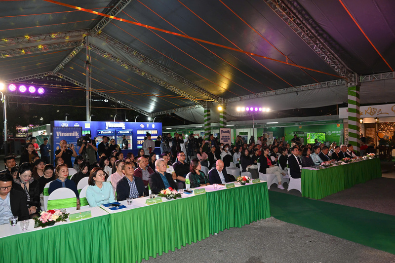 Các đại biểu dự lễ khai mạc Ngày hội Tri ân người tiêu dùng - Consumer Fest 2025