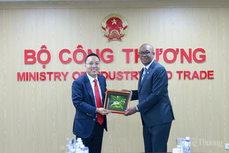 Buổi làm việc đã diễn ra trong không khí hợp tác, tin cậy và cởi mở.